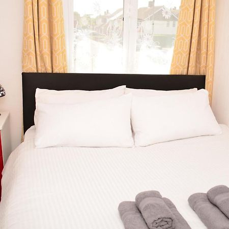 Sm Dreams Unlimited Serviced Accommodation- Stanwell-Staines-Heathrow エクステリア 写真