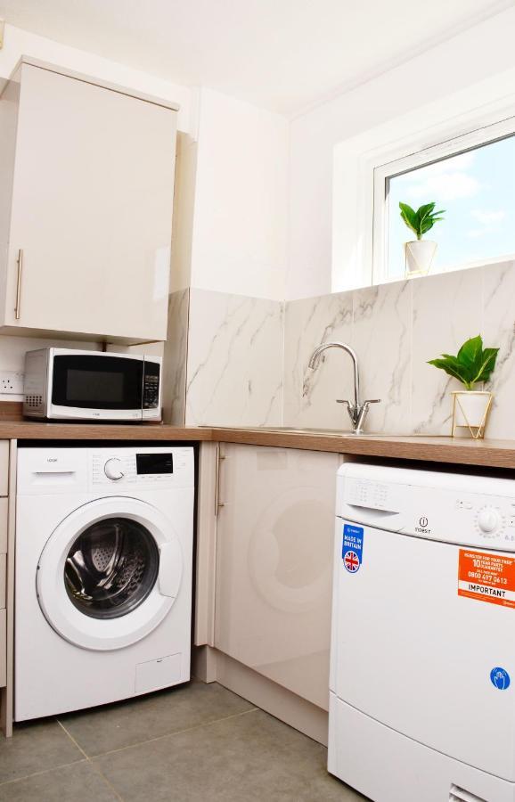 Sm Dreams Unlimited Serviced Accommodation- Stanwell-Staines-Heathrow エクステリア 写真