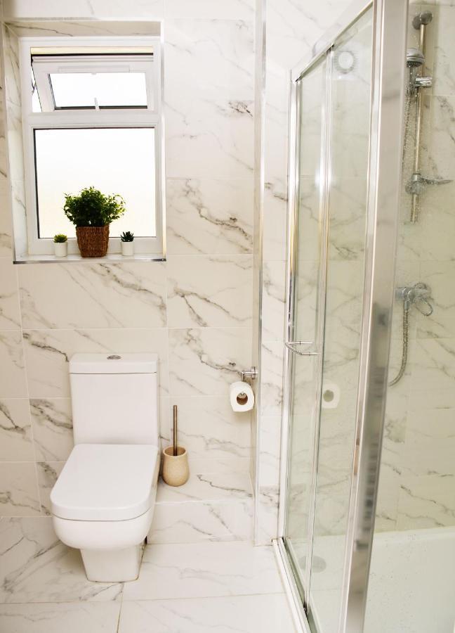 Sm Dreams Unlimited Serviced Accommodation- Stanwell-Staines-Heathrow エクステリア 写真