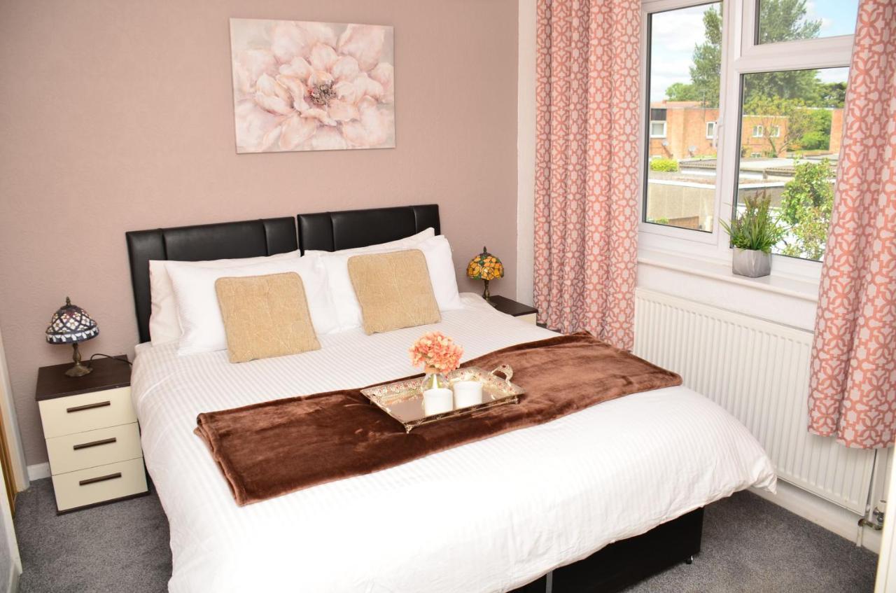 Sm Dreams Unlimited Serviced Accommodation- Stanwell-Staines-Heathrow エクステリア 写真