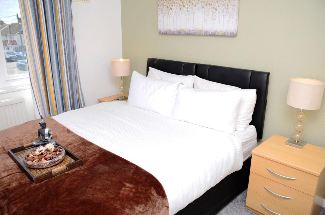 Sm Dreams Unlimited Serviced Accommodation- Stanwell-Staines-Heathrow エクステリア 写真