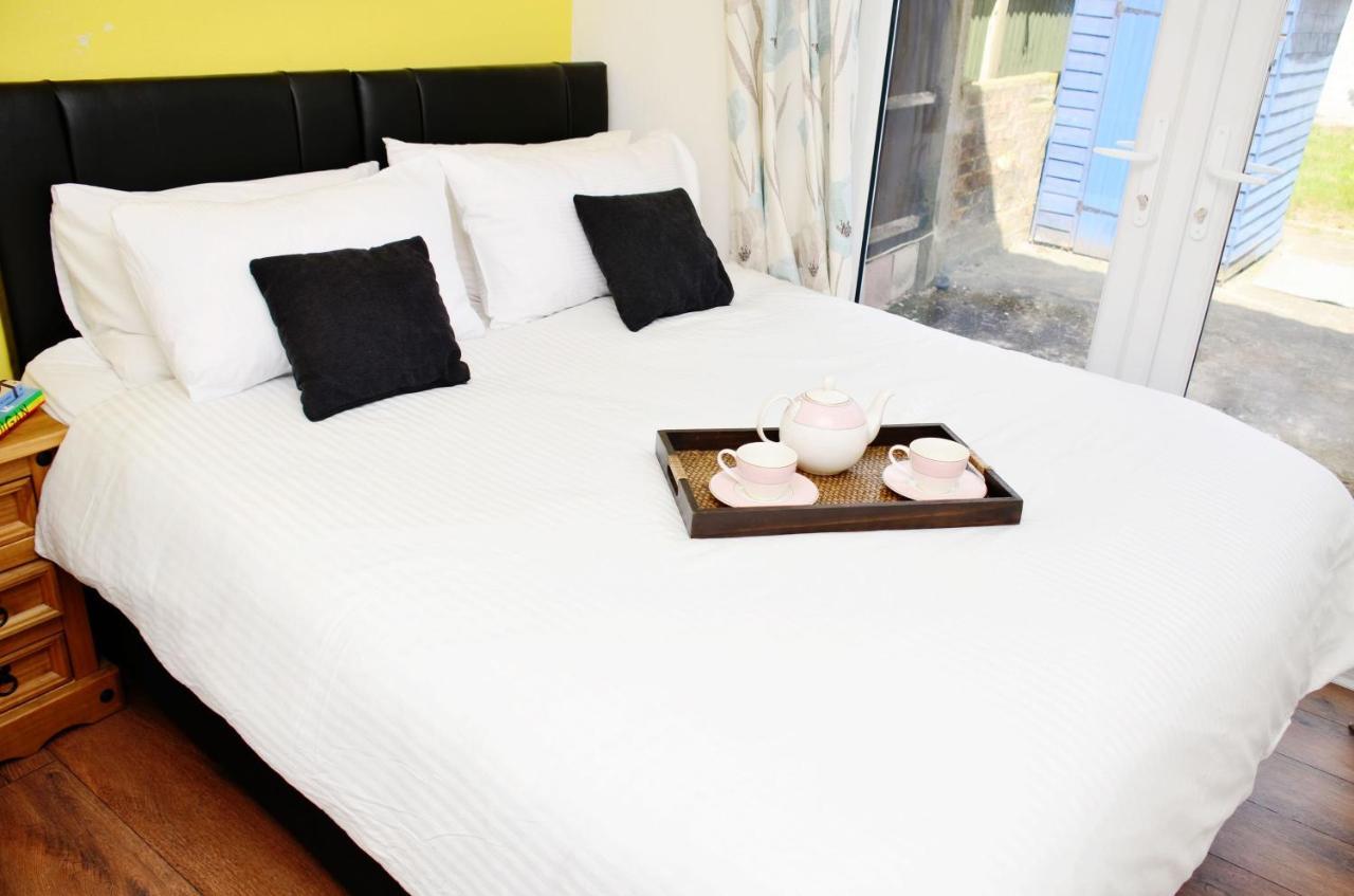 Sm Dreams Unlimited Serviced Accommodation- Stanwell-Staines-Heathrow エクステリア 写真