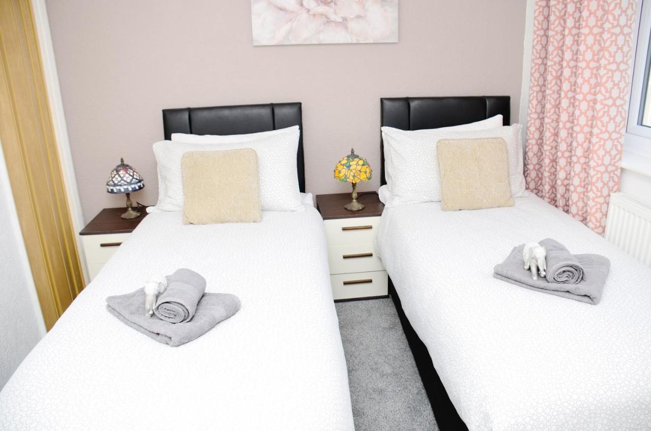 Sm Dreams Unlimited Serviced Accommodation- Stanwell-Staines-Heathrow エクステリア 写真