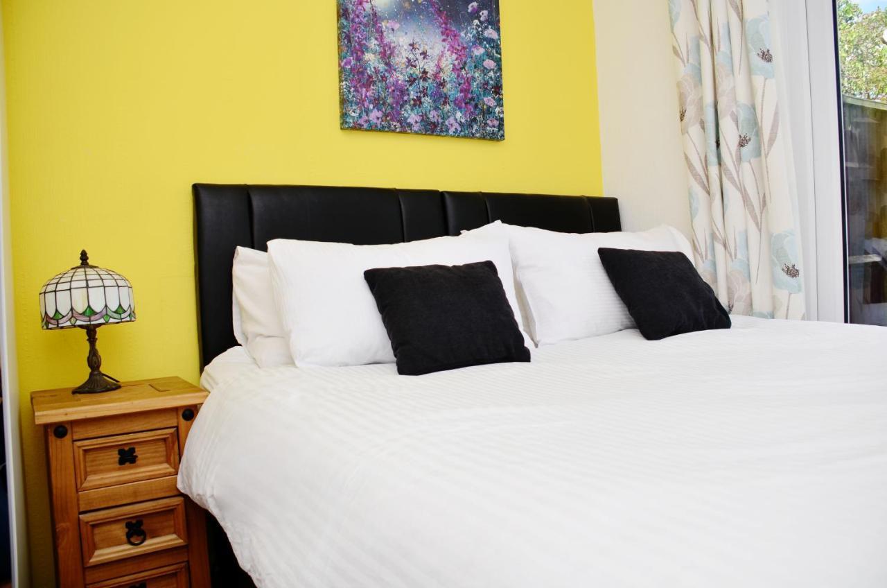 Sm Dreams Unlimited Serviced Accommodation- Stanwell-Staines-Heathrow エクステリア 写真
