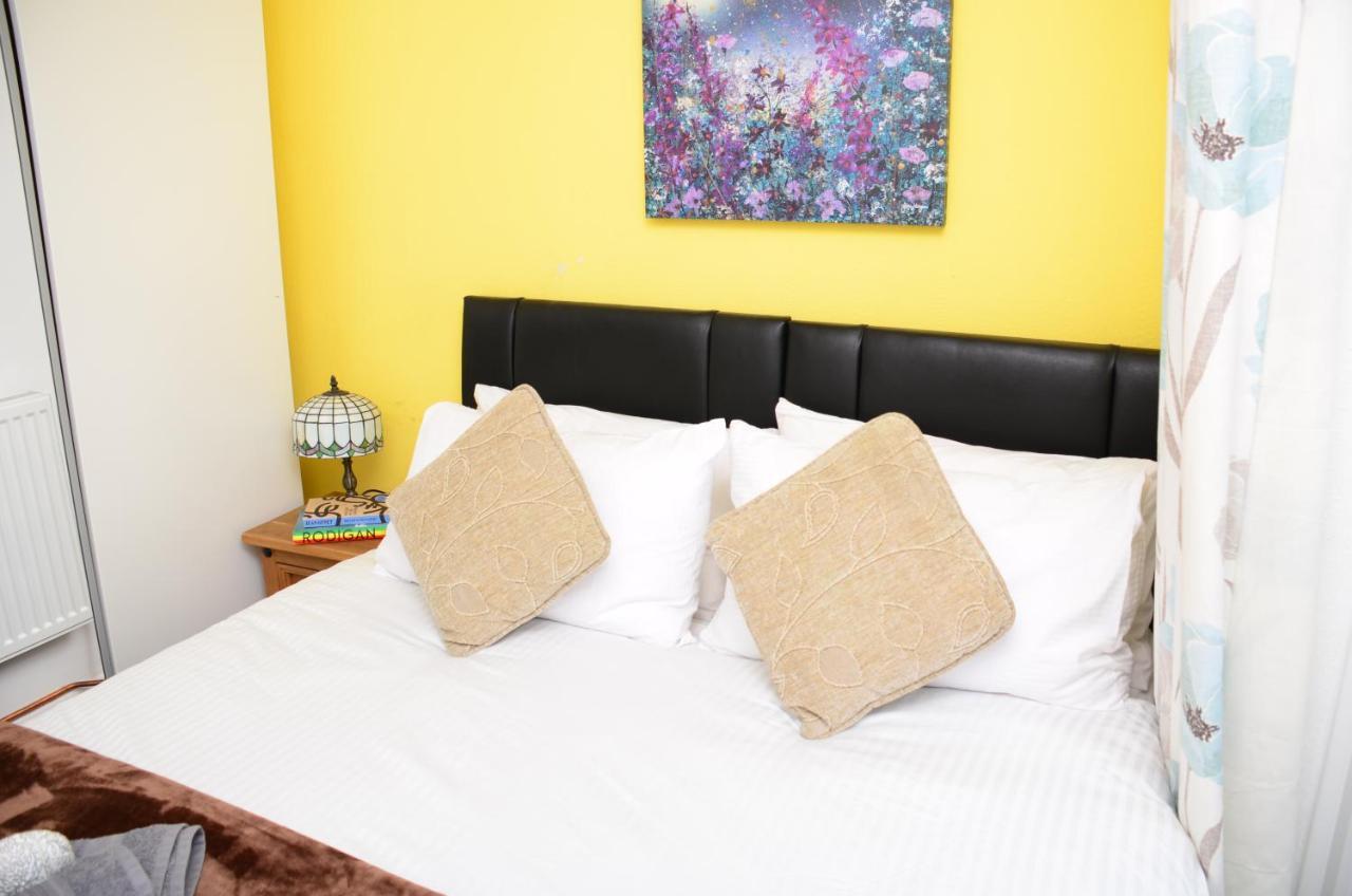Sm Dreams Unlimited Serviced Accommodation- Stanwell-Staines-Heathrow エクステリア 写真
