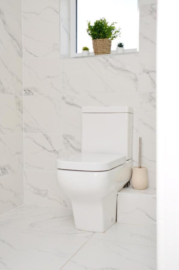 Sm Dreams Unlimited Serviced Accommodation- Stanwell-Staines-Heathrow エクステリア 写真