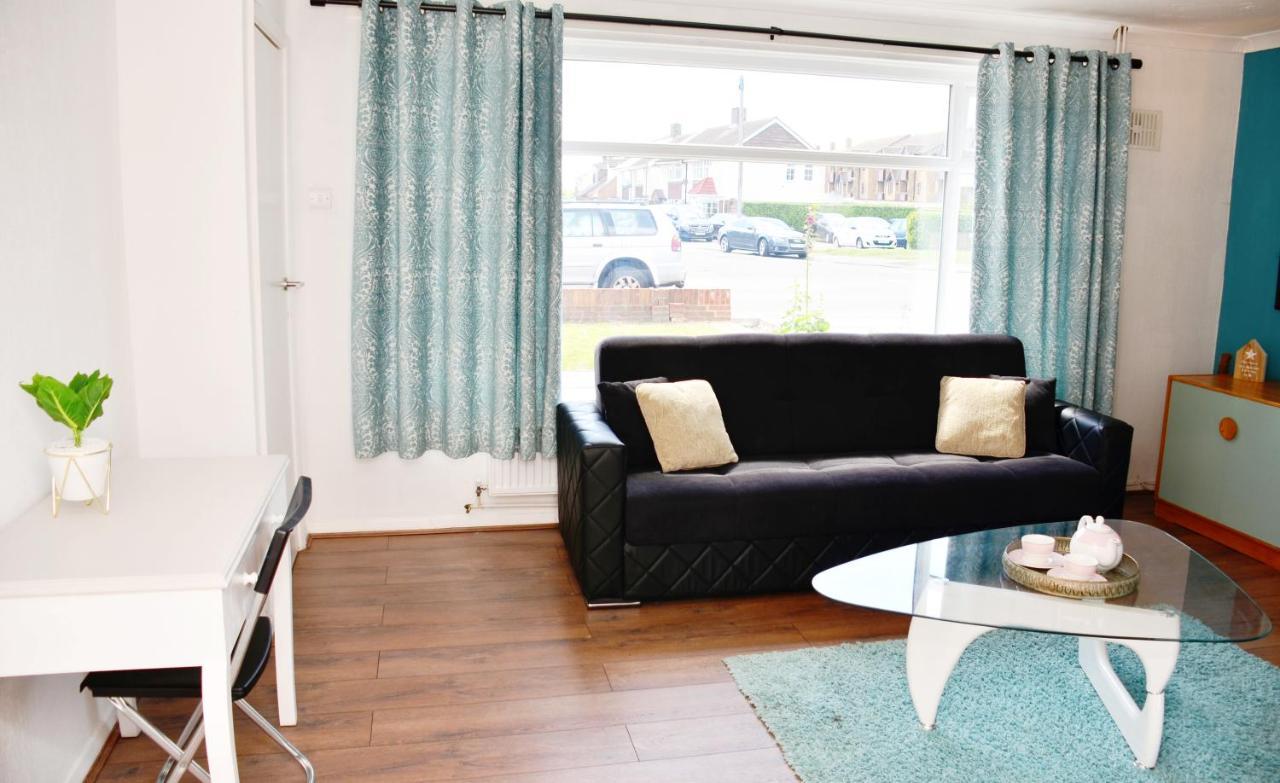 Sm Dreams Unlimited Serviced Accommodation- Stanwell-Staines-Heathrow エクステリア 写真