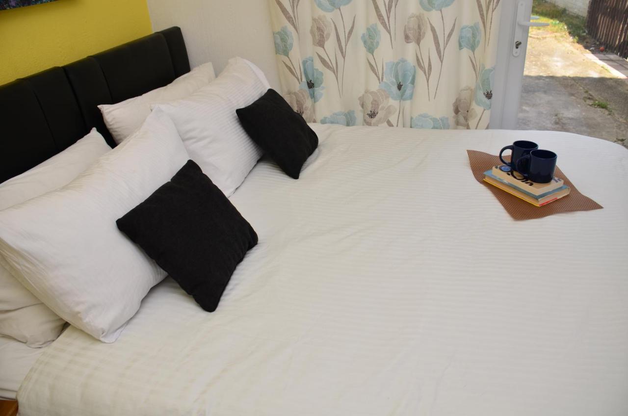 Sm Dreams Unlimited Serviced Accommodation- Stanwell-Staines-Heathrow エクステリア 写真