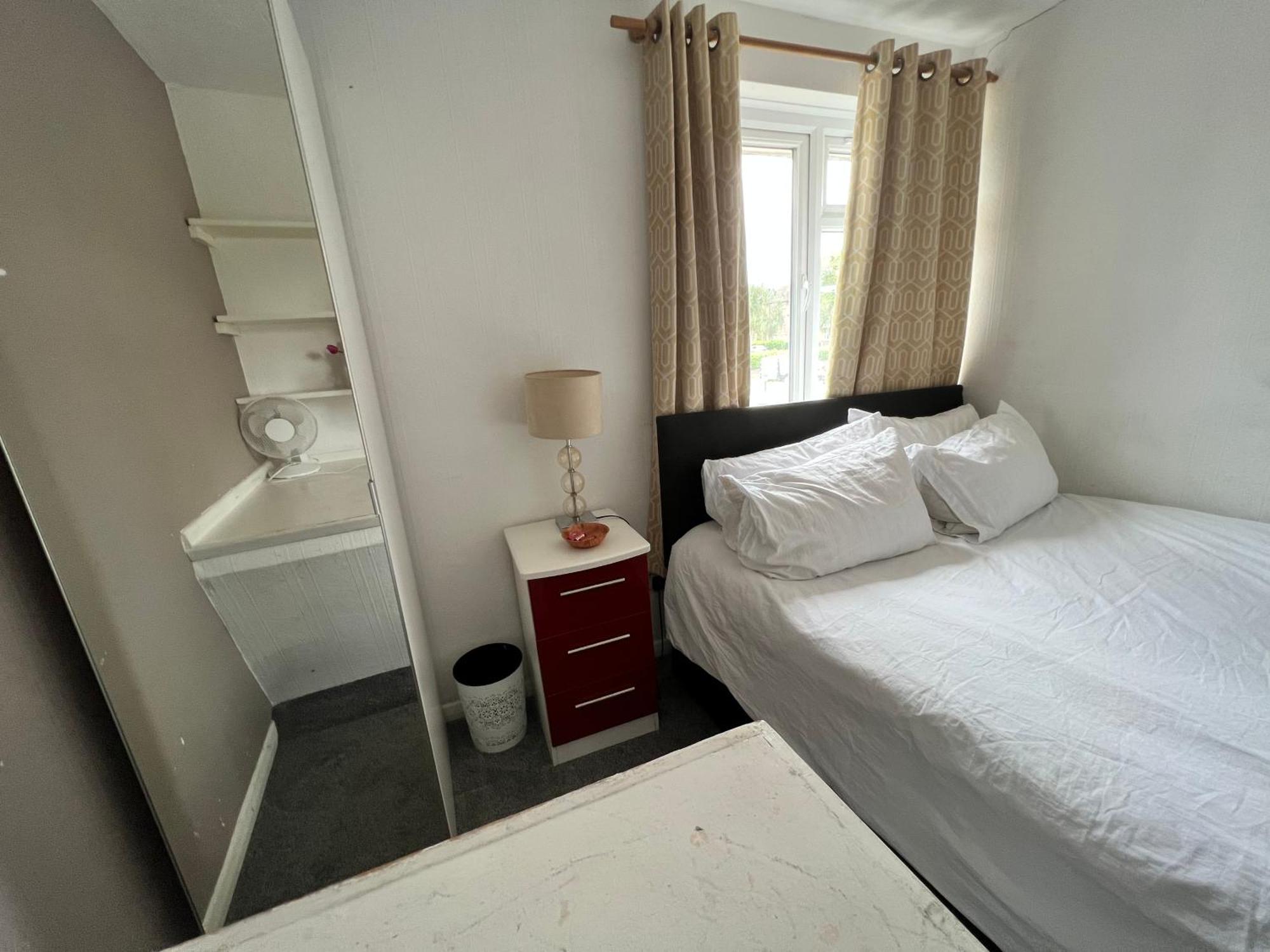 Sm Dreams Unlimited Serviced Accommodation- Stanwell-Staines-Heathrow エクステリア 写真
