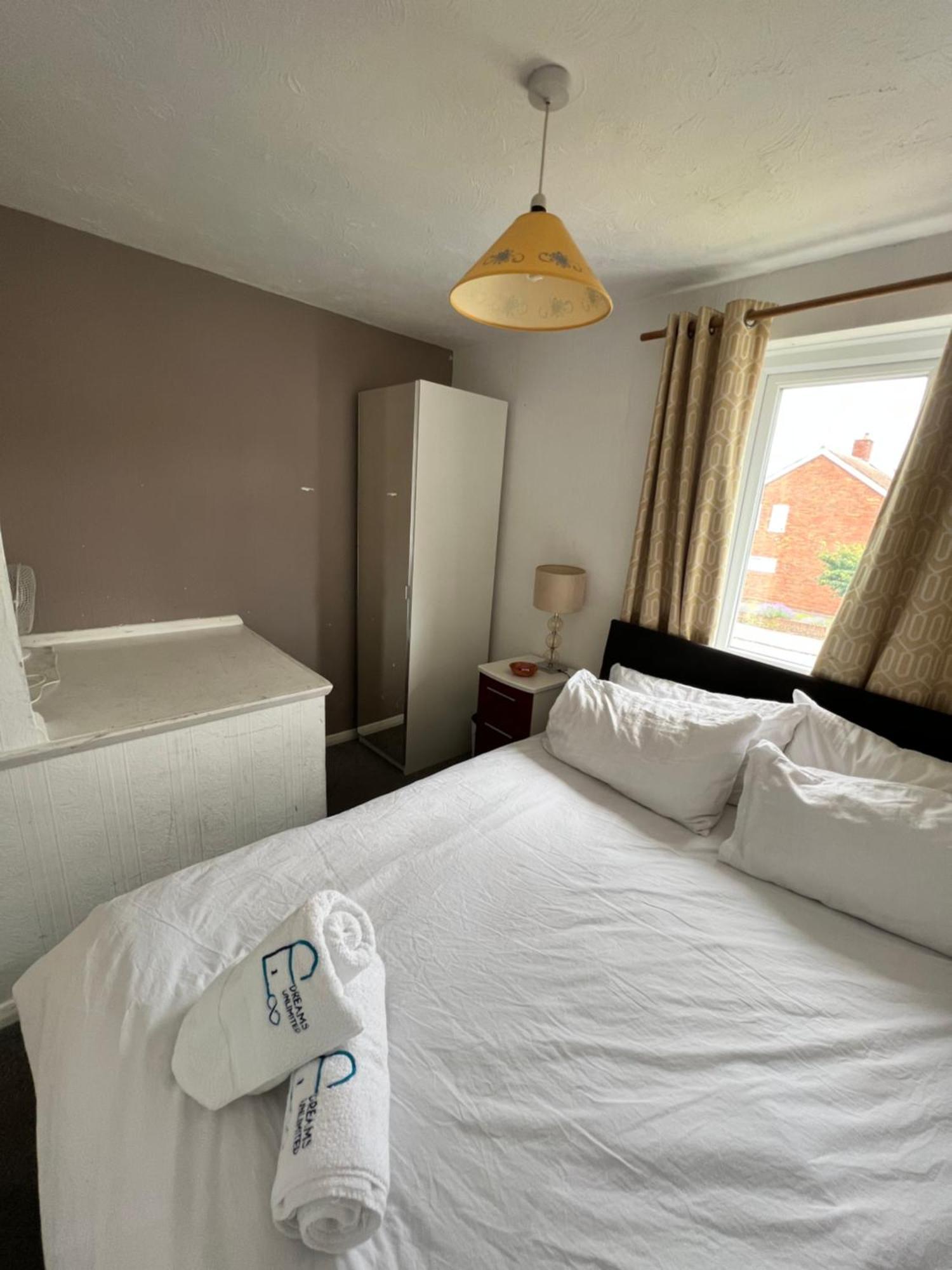 Sm Dreams Unlimited Serviced Accommodation- Stanwell-Staines-Heathrow エクステリア 写真