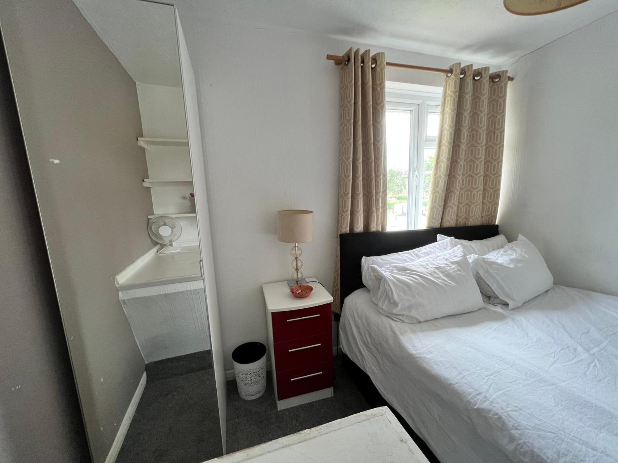 Sm Dreams Unlimited Serviced Accommodation- Stanwell-Staines-Heathrow エクステリア 写真