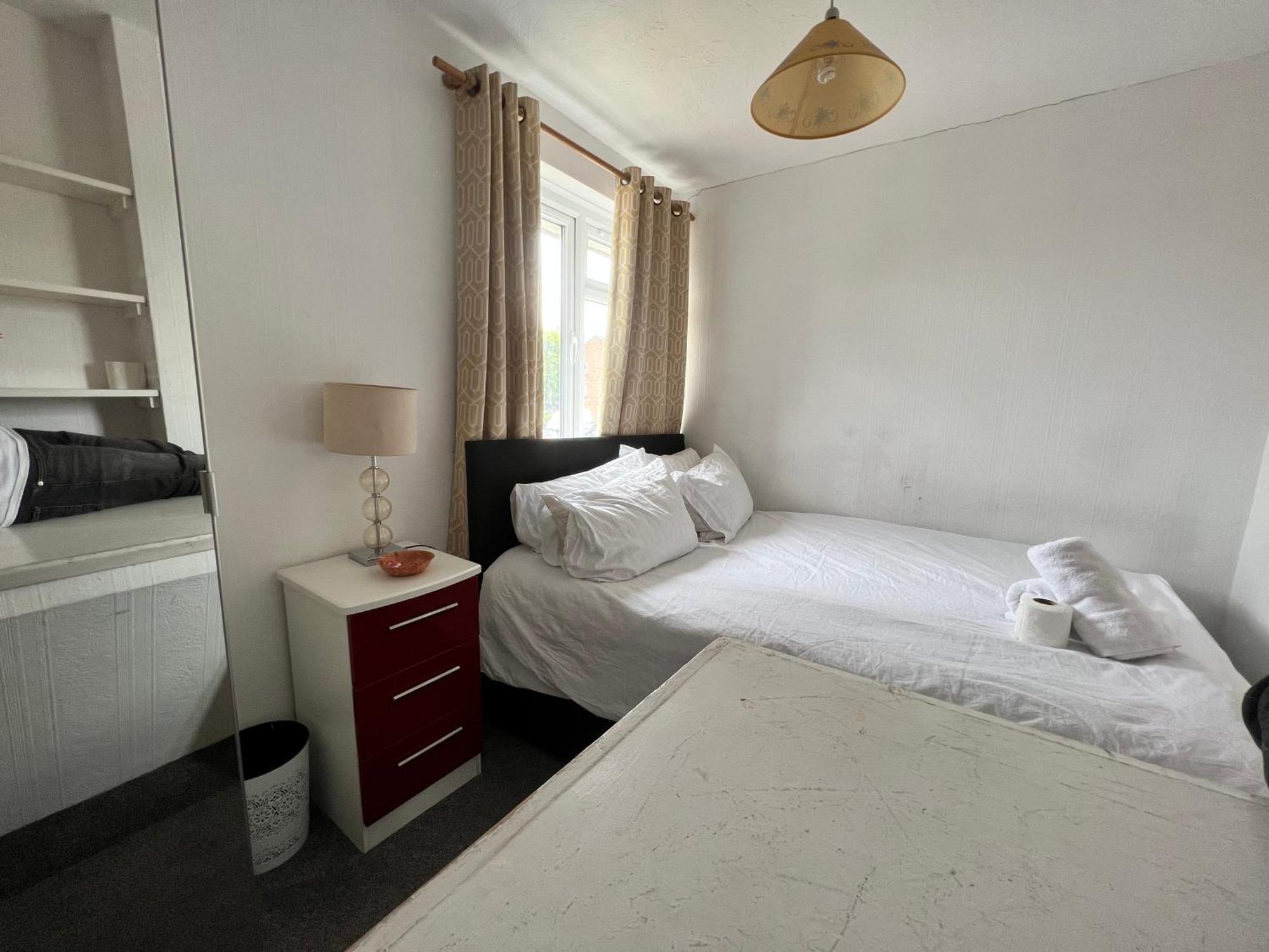 Sm Dreams Unlimited Serviced Accommodation- Stanwell-Staines-Heathrow エクステリア 写真