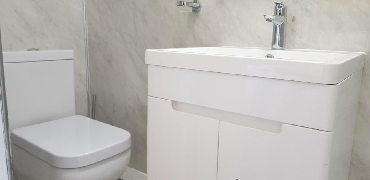 Sm Dreams Unlimited Serviced Accommodation- Stanwell-Staines-Heathrow エクステリア 写真